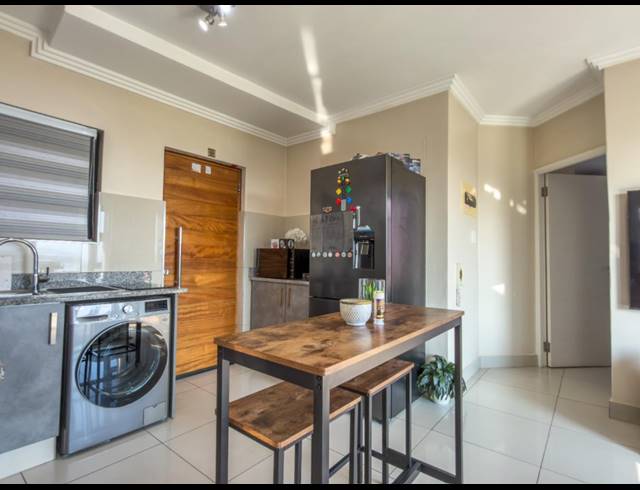 2 BEDROOM APARTMENT FOR SALE IN UMHLANGA RIDGE